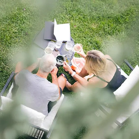 Lorenzo & Restaurant מלון